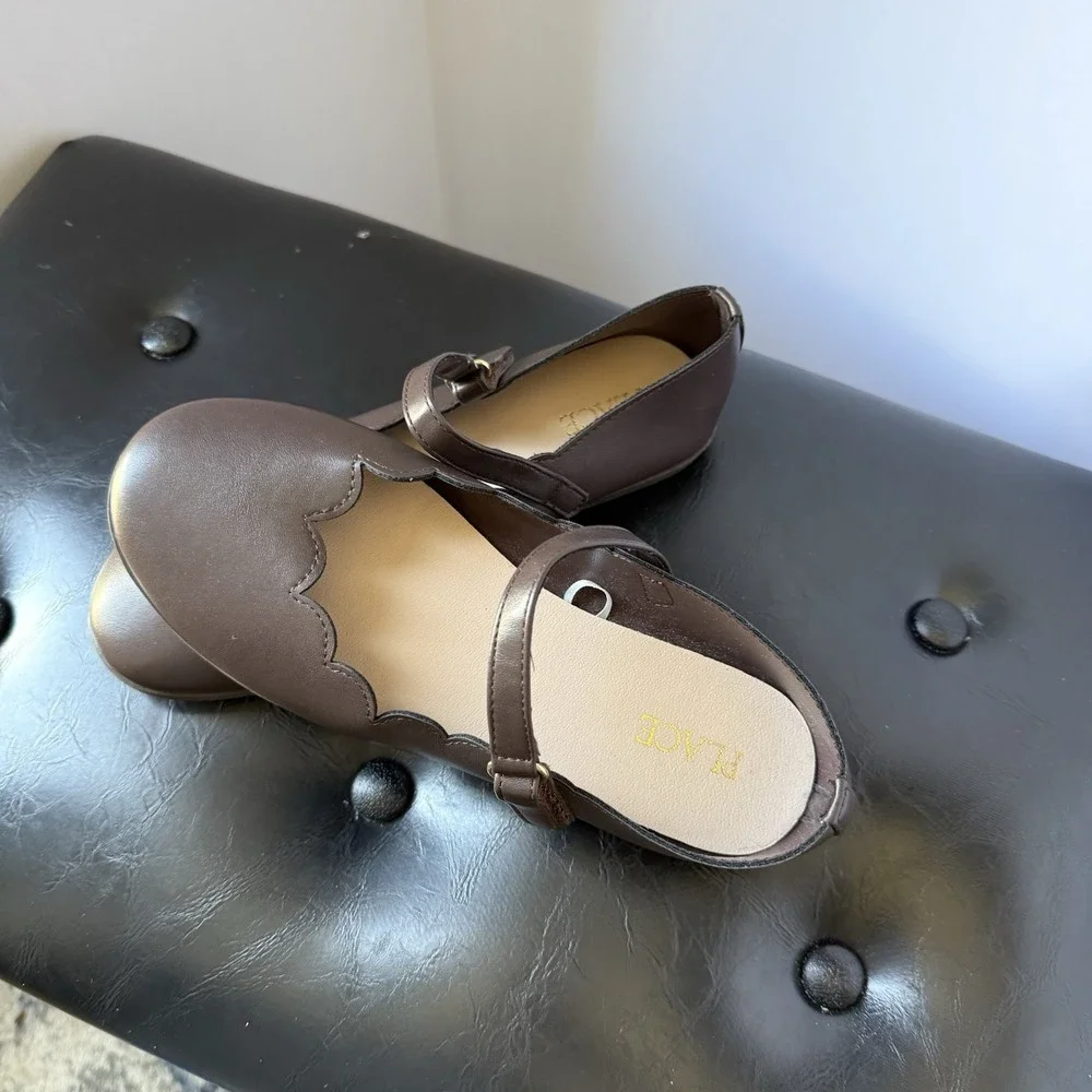Childrens Place Brown Mary‎ Jane Scalloped Shoes Size 4 Light Weight. Used